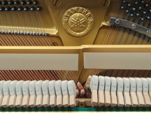 Piano Vertical Acústico Yamaha U1H de Lujo Profesional en Oferta, Usado en Buen Estado con Buenos Precios, 88 Teclas U1 U2 U3 - Product Image 5