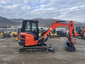 Miniexcavadora Kubota KX033-4 2019 - 3.3 Toneladas - 24.8 HP Diésel - Equipo de Construcción Compacto y Eficiente - Product Image 3