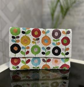 Pochette perlée à motif floral complexe fait à la main perles brillantes étanche portable pour les mariages fêtes spéciales - Product Image 1