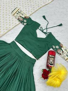 Designer de luxe semi-cousu vert soie Lehenga ensemble brodé tenue de mariage indien pour fête demoiselle d'honneur tenue de fête pour - Product Image 4