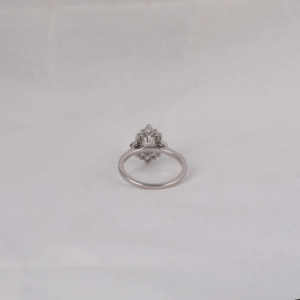 Anillo de compromiso solitario de diamante cultivado en laboratorio de corte esmeralda, Oro Sólido de 18 quilates con pera y acento de corte redondo, anillo de diamantes, regalo para mujer - Product Image 3