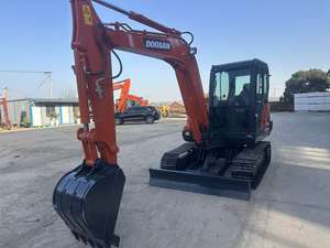 Prix bas, 90% neuf, petite excavatrice sur chenilles d'occasion Doosan DX60, 6 tonnes, modèle 2023, composants certifiés avec engrenage - Product Image 4