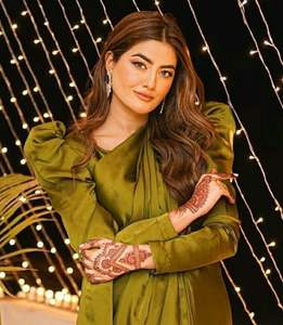 Mantente hermosa con nuestra nueva colección de Sari satinado de Fabzone - Product Image 1