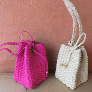 Sac à main en raphia tressé entièrement fait main, accessoire de mode écologique pour femme, broderie, pompon, deux anses, sac en paille naturelle - Product Image 5