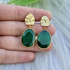 Pendientes de Moda con Ónice Verde Tallado en Facetas, Engaste de Bisel en Forma de Huevo, Latón Chapado en Oro de 18k, Diseño de Hoja - Product Image 4