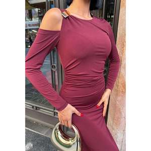 Vestido de Satén Drapeado 2912, Cómodo, con Escote Bajo y Accesorios en los Hombros, Cintura Natural - Product Image 2