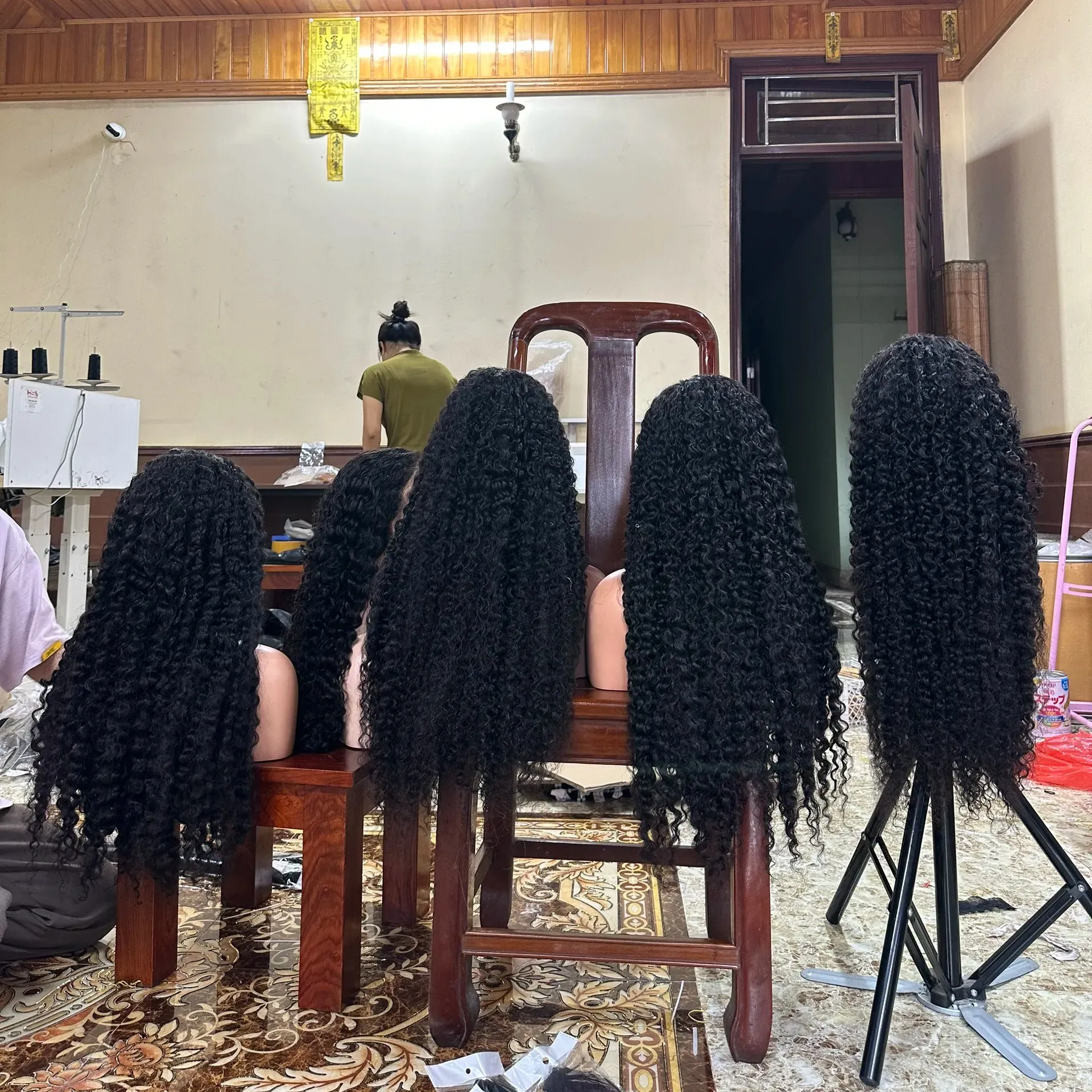 Groothandel Pruik Kinky Curly Stijl Natuurlijke Zwarte 100% Vietnamese Menselijk Haar Lengte 6 Inch-36 Inch Kan Verven Alle Kleuren #613 #60