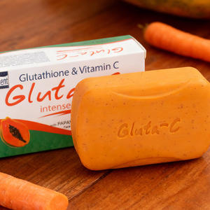 Savon artisanal bio 250g Gluta C exfoliant aux huiles essentielles, blanchissant, à l'arbre à thé et à la vitamine E, au glutathion et à la vitamine C - Product Image 2