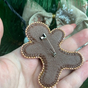 Broches Bordados con Cuentas de Semillas Hechos a Mano con Diseño de Gato, Broches Bordados con Cuentas de Semillas de Diseño Personalizado, Bordados por Glowin Fashion - Product Image 3