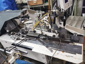 Máquina de coser automática de ribeteado de bolsillos Ju-kis GOOD QK-842D usada, construcción de acero, mango de plástico, grado DIY, 3 años de garantía - Product Image 2