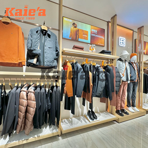 Soporte de exhibición de ropa <span class=keywords><strong>para</strong></span> hombres, estante de exhibición montado en la pared de madera, solución de tienda personalizada Boutique con renderizado 3D - Product Image 3