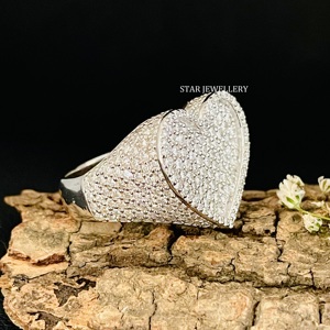 Iced Out VVS Moissanite D Anillo de corazón de color para él, Silver Hip Hop Moissanite Heart Ring, VVS Moissanite Heart Ring. - Product Image 2
