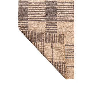 พรมปูพื้นลายเรขาคณิตสีเบจน้ำตาลถักด้วยมือจากเส้นใยป่านปอแบบเรียบสำหรับตกแต่งบ้านและห้องนั่งเล่น รุ่น PKJT-133 (Cs-01) - Product Image 5