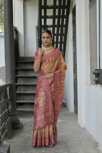 Saree en soie tussar souple imprimé temple de haute qualité avec chemisier assorti pour les femmes en bonne santé - Product Image 2
