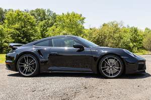 2024 911 Turbo S Coupé ~3,800 Millas, Motor de 6 Cilindros en Línea con Doble Turbo, Tracción en las Cuatro Ruedas, Interior Rojo Burdeos, Sin Modificaciones - Product Image 2
