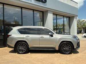 CLEAN 2024 L e x u s L X 600 F Sport Handling AWD - Product Image 5