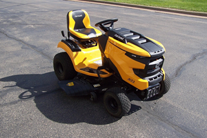Tondeuse à gazon industrielle Cub Cadet XT1 LT42, modèle 2022 - Product Image 6
