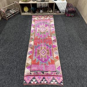 Tapis vintage, petit tapis turc de 2,8 x 9,3 pieds, tapis géométrique Herki rose arc-en-ciel - Product Image 1