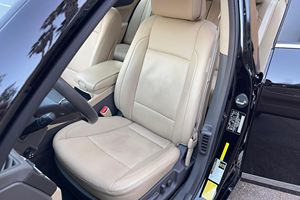 Genesis 2011 Usado, Sedán 4.6L, Volante a la Izquierda, Emisión Euro V - Product Image 2