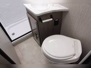 Luxury Family Motorhome Cross Trail 20CB para Premium Camping y Caravan Adventures - Product Image 3