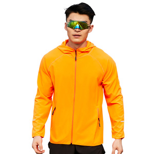 แจ็กเก็ตมีฮู้ดกันลมสำหรับผู้ชายเสื้อออกกำลังกายสีล้วนแบบลำลองน้ำหนักเบา - Product Image 4