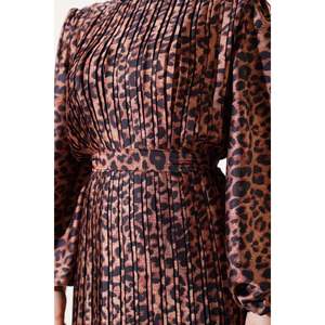 ชุดซาตินจีบลายเสือดาวสีน้ำตาล - Product Image 1