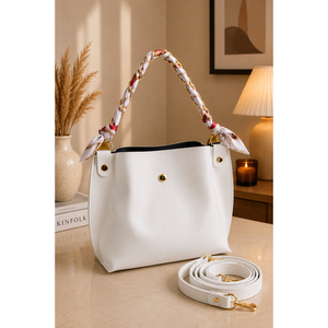 Sac à main et à bandoulière vintage blanc avec chaîne et détail foulard, deux poignées, fermeture ouverte, motif crocodile, style bohème élégant pour femme - Product Image 1