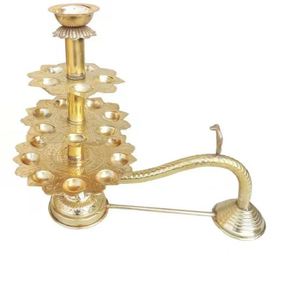 Croix gammée en laiton Deepak pour Puja pour Puja et décoration de Temple Accessoires de Puja en laiton et acier à vendre - Product Image 3