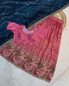 Sari de seda premium de oro puro con blusa y dupatta, bordado para fiesta, sin arrugas, que absorbe la humedad - Product Image 2