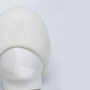 Bonnets unisexes chauds et élégants en acrylique doux Parfaits pour l'hiver, la mode décontractée ou la promotion de la marque - Product Image 2