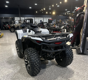 Contactez-nous dès aujourd'hui pour des offres exclusives sur les CAN-AM 2026 ® OUTLANDER. VÉHICULE ÉLECTRIQUE DISPONIBLE POUR LIVRAISON - Product Image 3