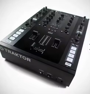 Consola de Audio para DJ Original Traktors Kontrol Z2 - Product Image 1