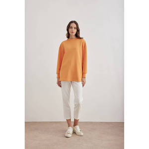 Chemisier en tricot Orange Cocoon Emblem avec fermeture éclair et décoration florale - Product Image 3