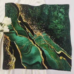 Bufandas de seda estampadas personalizadas con patrones florales vibrantes en negrita-Bufandas largas étnicas de alta moda para looks de estilo callejero de tendencia primaveral - Product Image 2