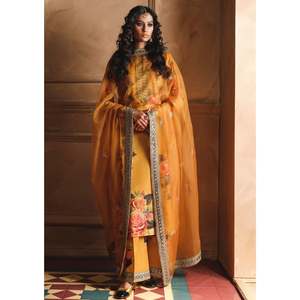 Conjunto de 3 Piezas Zainab Chotani: Camisa de Satén Shamoze Bordada con Dupatta de Seda Suave Bordada y Pantalón Bordado BIC-1726 - Product Image 6