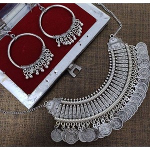 Collier oxydé de style vintage - Product Image 1