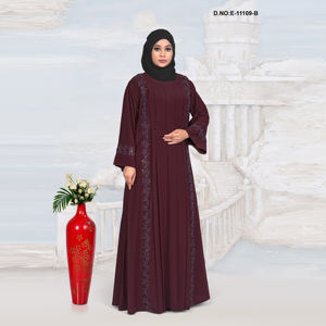 Abaya plissée en satin brodé à manches longues, coupe droite et longueur ras du sol, pour femme, idéale pour les soirées. - Product Image 2