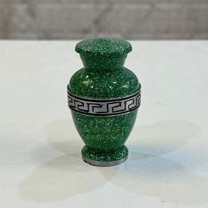 Urna conmemorativa para adultos de esmalte verde monarca con ataúd de recuerdo de latón estilo americano Rosa grabado para urnas funerarias de cenizas de HHO - Product Image 5