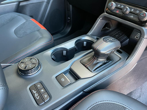 SUV 4x4 tout-terrain haute performance, double cabine, transmission automatique, conduite à gauche, pneus tout-terrain R18, suspension robuste - Product Image 2