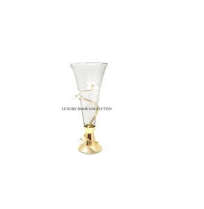 Superbes vases à fleurs en métal avec des finitions de couleurs dégradées pour ajouter une touche de couleur à n'importe quel décor de chambre à prix de vente - Product Image 1