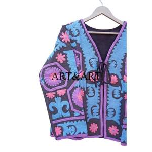 Chaqueta Corta de Invierno para Mujer, Hecha a Mano, con Bordado Suzani, Diseño Floral Acolchado, Cuello en V, 100% Algodón, Ecológica, Color Personalizado - Product Image 3