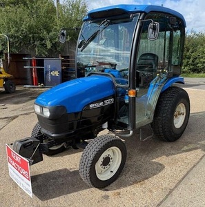 Mini Tractor Agrícola 4x4 de 70HP New Holland con Bomba - Product Image 4