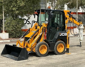 ซื้อมินิโหลดเดอร์ JCB 1CX คุณภาพสูง พร้อมบุ้งกี๋ 4-in-1 |   รถแบคโฮแบบสกิดสเตียร์ |   รถตักอเนกประสงค์ขนาดกะทัดรัดสำหรับฟาร์มและสวน - Product Image 1