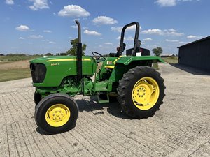 Tractor de Ruedas John Deere 5045E 4WD de 50HP Diésel para Cojinete de Motor y Caja de Cambios, Pocas Horas, Envío Rápido - Product Image 2