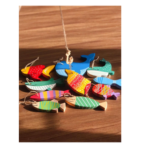 Décor de poisson en bois conçu avec une attention aux détails idéal pour les intérieurs de maisons, les bureaux ou les villas en bord de mer - Product Image 1