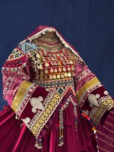 Robe longue traditionnelle pakistanaise vintage à manches longues, faite à la main, ethnique, culturelle, pour mariage, couleur et design personnalisés - Product Image 2