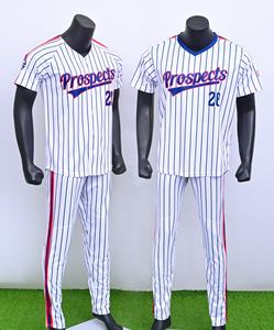 Ensemble de maillot et de pantalon de football personnalisé de haute qualité avec impression par sublimation respirante, design unisexe - Product Image 2