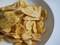 Venta al por mayor OEM a granel de snacks de plátano vietnamita deshidratado saludable, bajo en grasa, con sabor dulce y textura dura, fruta y verdura deshidratada en bolsa.