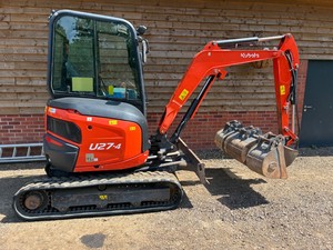 รถขุดขนาดเล็ก Kubota U27-4 รุ่นพรีเมียม น้ำหนัก 2.7 ตัน แบบ Zero Swing ขับเคลื่อนด้วยสายพานตีนตะขาบ ระบบไฮดรอลิก สำหรับงานก่อสร้าง จัดสวน และงานเกษตร - Product Image 1
