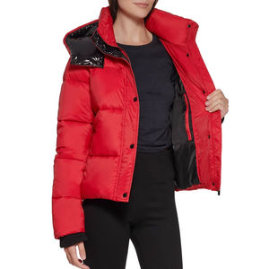 Chaqueta acolchada con estampado de logotipo personalizado para mujer, último diseño, patrón sólido, precio directo del fabricante, fabricante de ropa al por mayor - Product Image 2